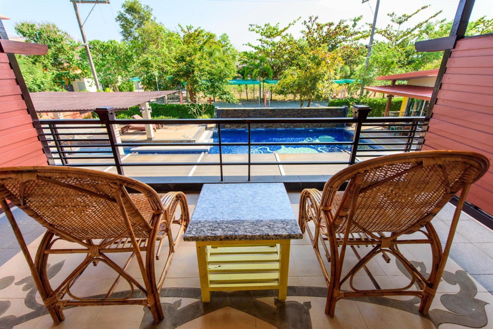 Deluxe mit Poolblick